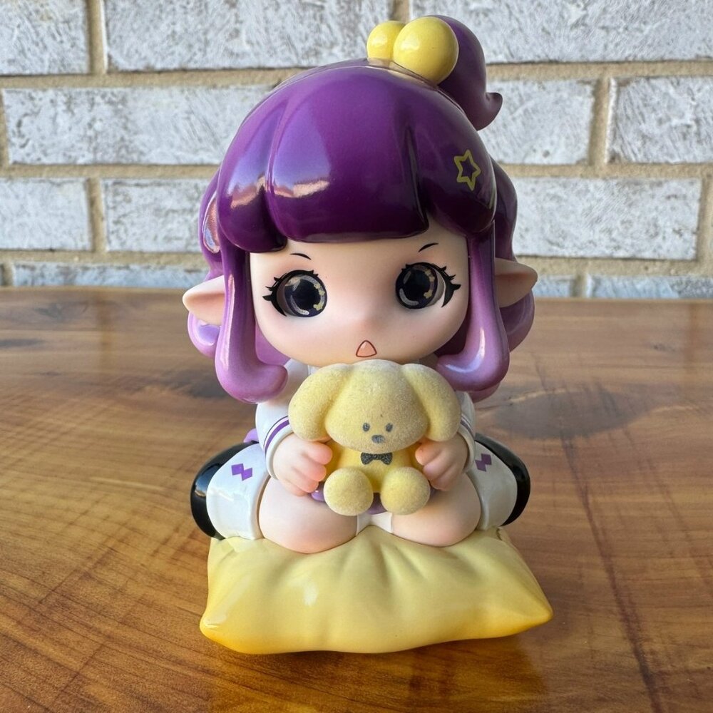 Letsvan Fiila College Freshmen Series Sleepy Girl PVC Figurine